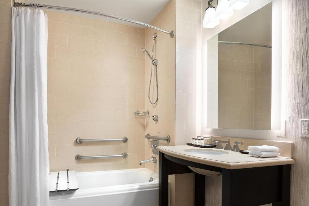 Sheraton Garden Grove-Anaheim South Экстерьер фото